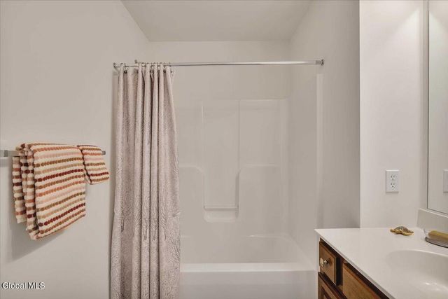 202 Royale Court, North Greenbush, NY 12180