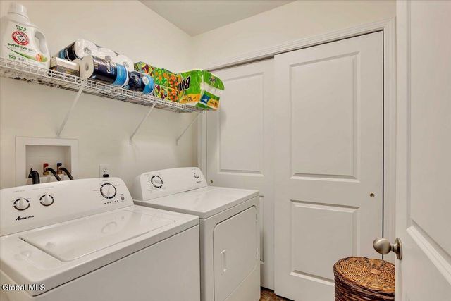 202 Royale Court, North Greenbush, NY 12180