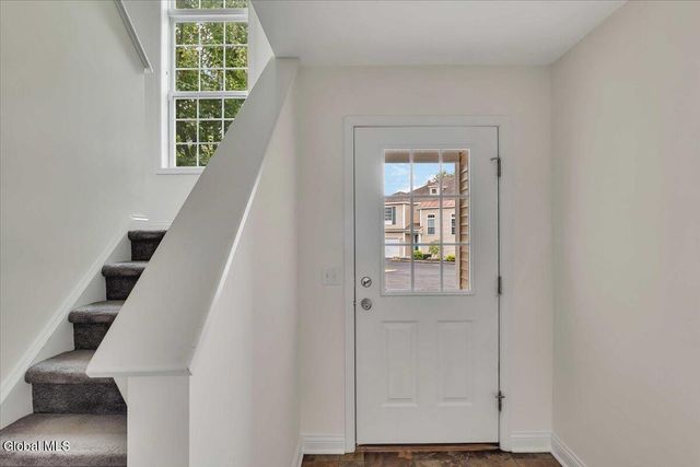 202 Royale Court, North Greenbush, NY 12180