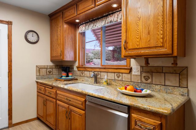 6606 Rexford Way, Carmichael, CA 95608