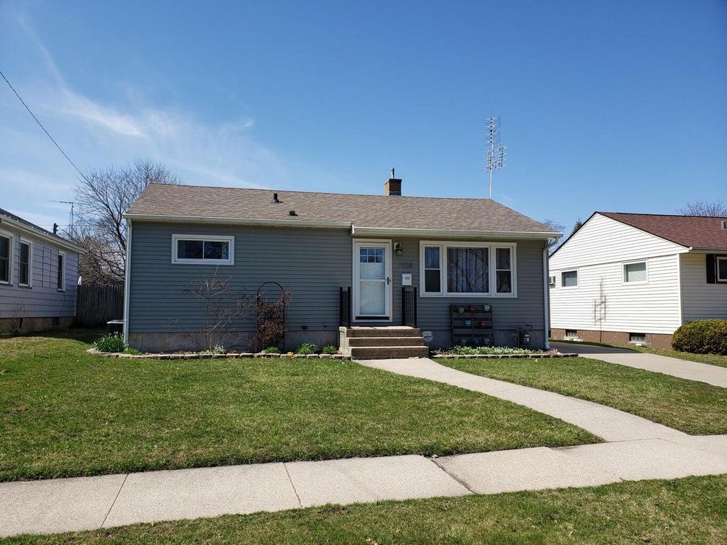 7928 42nd AVENUE, Kenosha, WI 53142