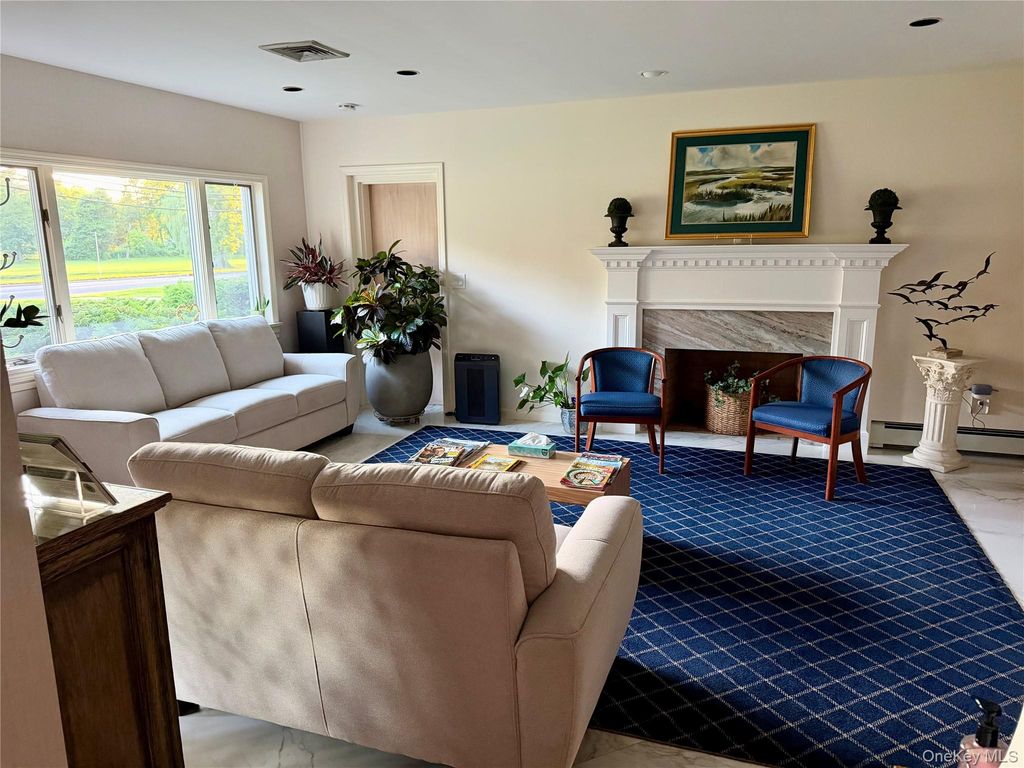 380 Park Avenue $2200 unit- 2 rooms, Huntington, NY 11743 — photo 3