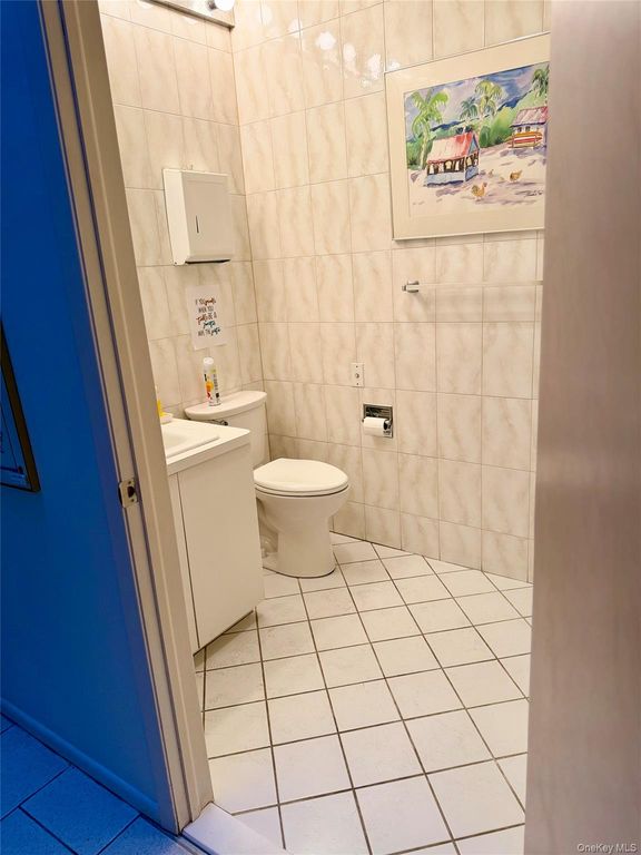 380 Park Avenue $2200 unit- 2 rooms, Huntington, NY 11743 — photo 5