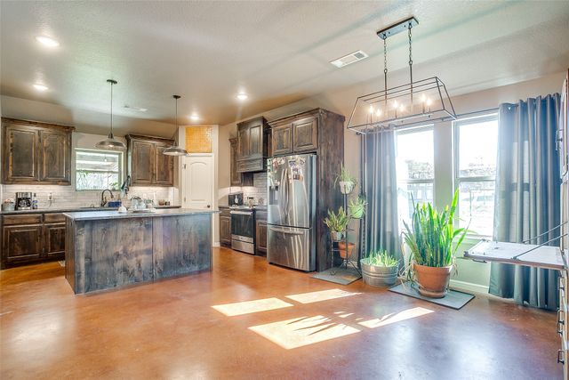 1028 Hope Court, Boyd, TX 76023