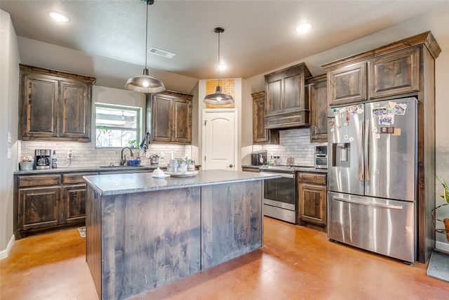 1028 Hope Court, Boyd, TX 76023