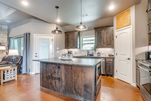 1028 Hope Court, Boyd, TX 76023