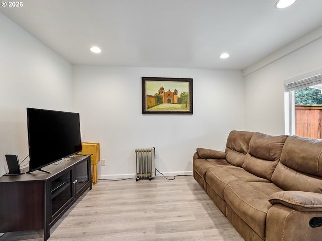 5905 Se HAZEL Pl, Milwaukie, OR 97222