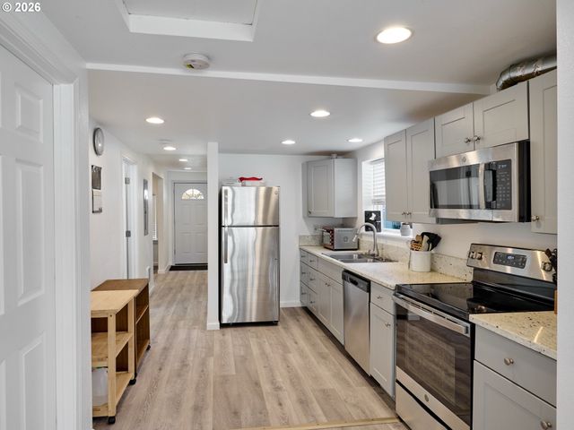 5905 Se HAZEL Pl, Milwaukie, OR 97222