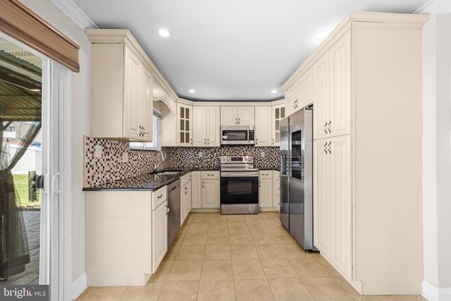 99 HARMONY RD, Levittown, PA 19056