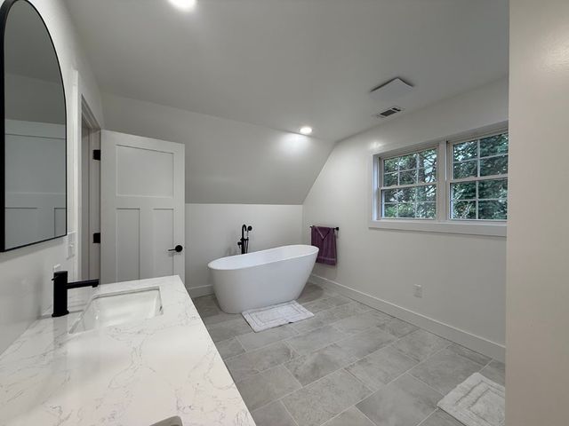 574 Knottywood Drive, Lavonia, GA 30553