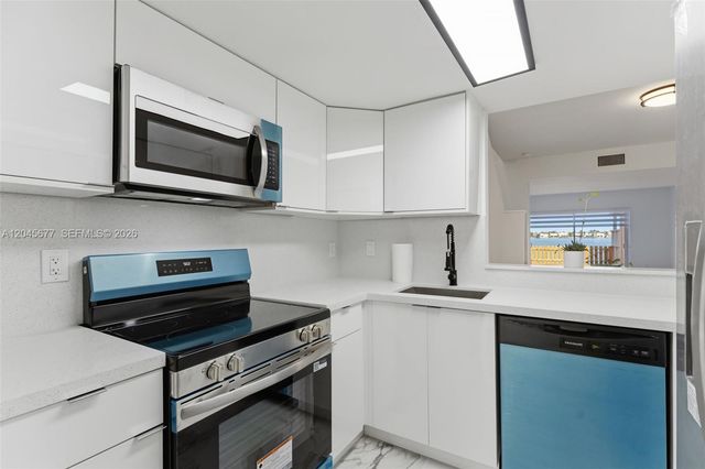 1030 NW 123rd Ct 706, Miami, FL 33182