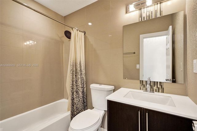 1146 NE 17th Terrace, Fort Lauderdale, FL 33304