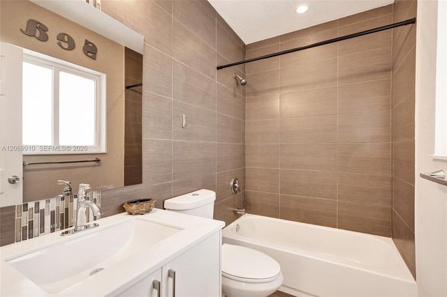 1146 NE 17th Terrace, Fort Lauderdale, FL 33304