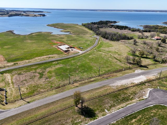 532 LAKESHORE Terrace, Windom, TX 75492