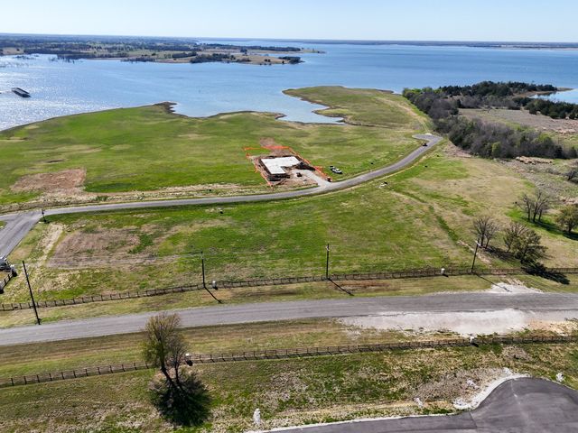 532 LAKESHORE Terrace, Windom, TX 75492