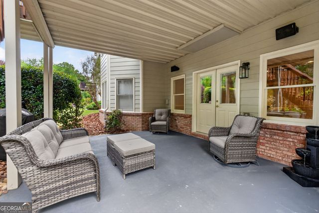 3913 Springtree Lane, Hoschton, GA 30548