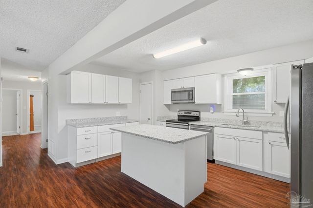 2335 Merle Cir, Pensacola, FL 32526