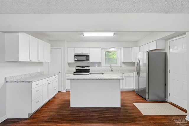 2335 Merle Cir, Pensacola, FL 32526