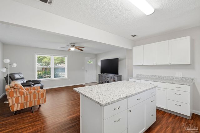 2335 Merle Cir, Pensacola, FL 32526