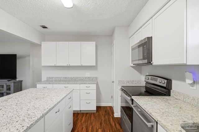 2335 Merle Cir, Pensacola, FL 32526