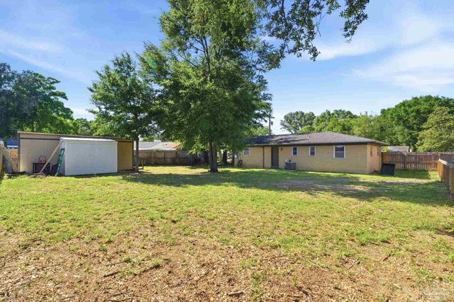 2335 Merle Cir, Pensacola, FL 32526