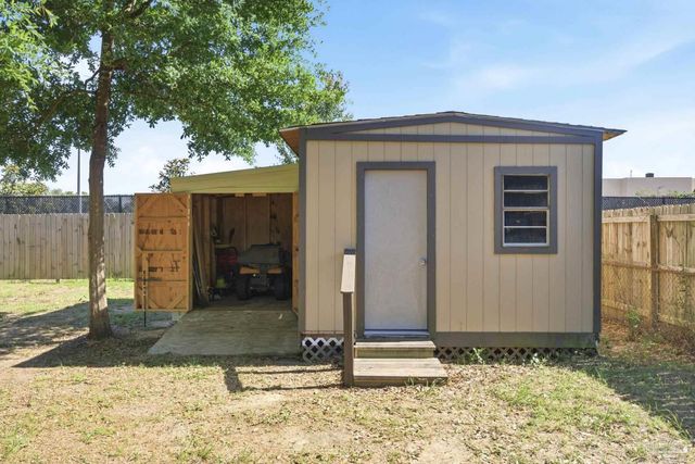 2335 Merle Cir, Pensacola, FL 32526