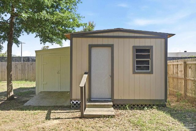 2335 Merle Cir, Pensacola, FL 32526