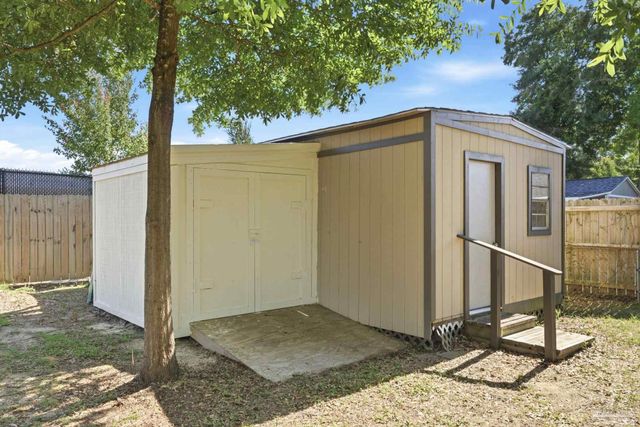 2335 Merle Cir, Pensacola, FL 32526