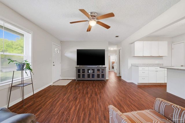 2335 Merle Cir, Pensacola, FL 32526
