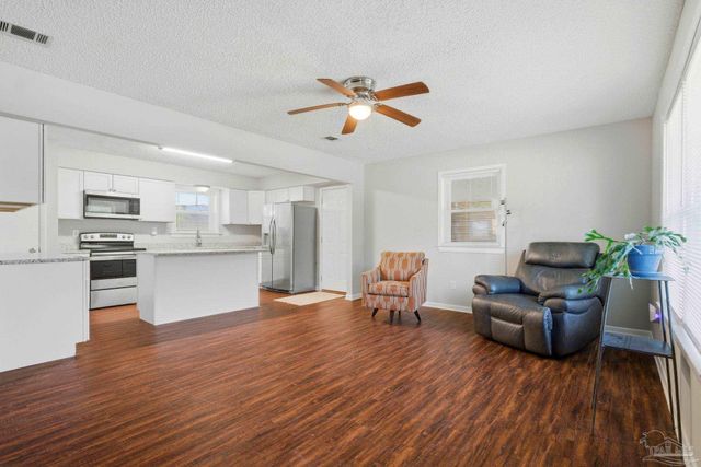 2335 Merle Cir, Pensacola, FL 32526