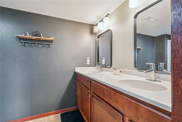 142 Brighton Circle SW, Cedar Rapids, IA 52404