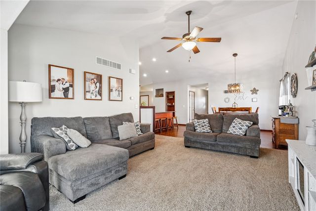 142 Brighton Circle SW, Cedar Rapids, IA 52404