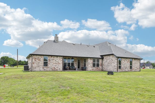 821 Cheyenne Trail, Trenton, TX 75490