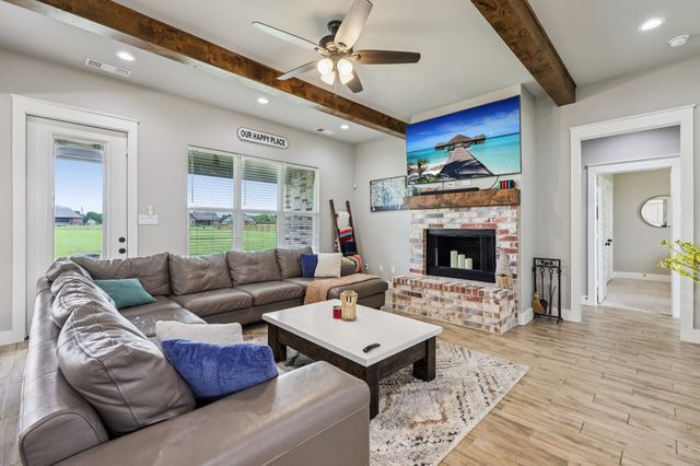 821 Cheyenne Trail, Trenton, TX 75490