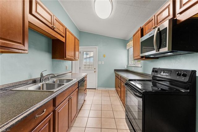 213 Remus LN, Virginia Beach, VA 23452