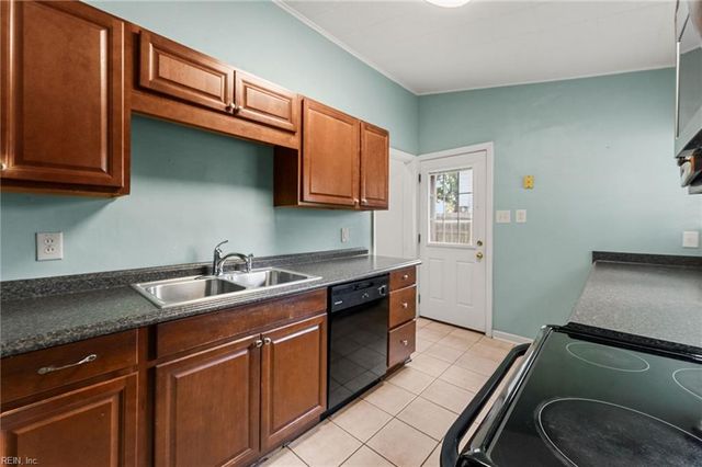 213 Remus LN, Virginia Beach, VA 23452