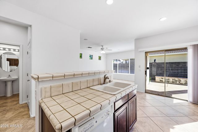 5209 W Shaw Butte Drive, Glendale, AZ 85304