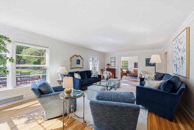 1228 E Overbluff Rd, Spokane, WA 99203