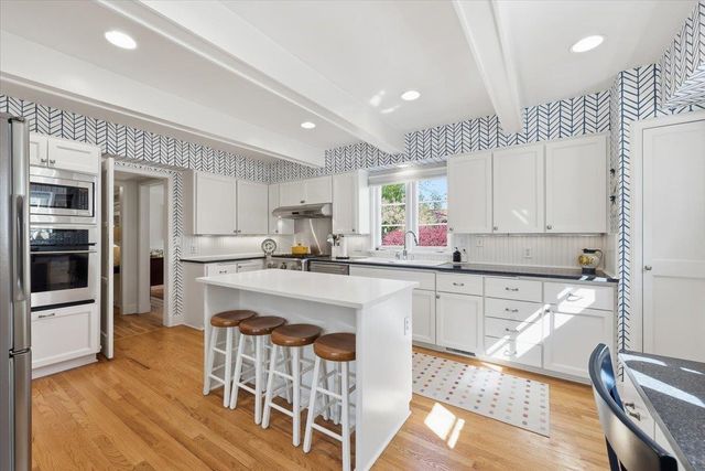 1228 E Overbluff Rd, Spokane, WA 99203