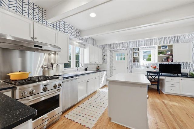 1228 E Overbluff Rd, Spokane, WA 99203