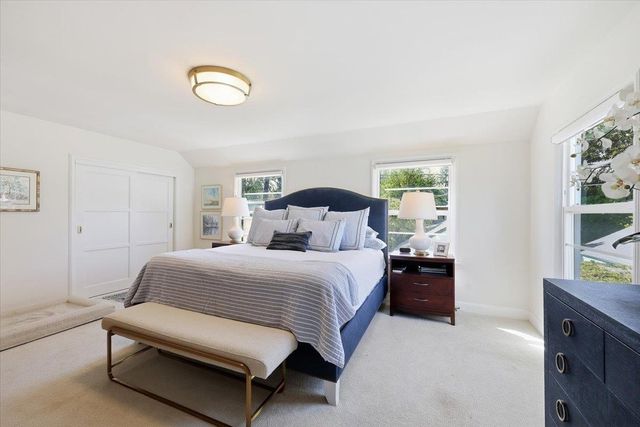 1228 E Overbluff Rd, Spokane, WA 99203