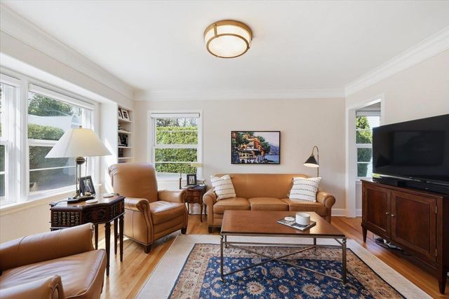 1228 E Overbluff Rd, Spokane, WA 99203