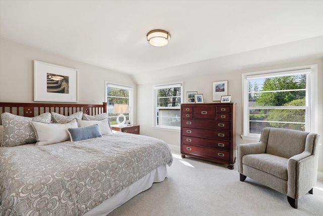 1228 E Overbluff Rd, Spokane, WA 99203