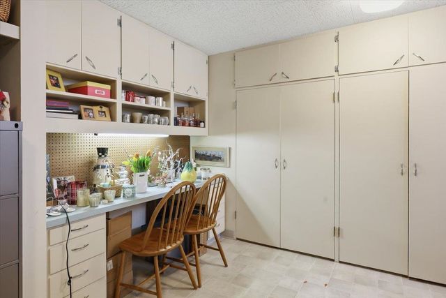 1228 E Overbluff Rd, Spokane, WA 99203