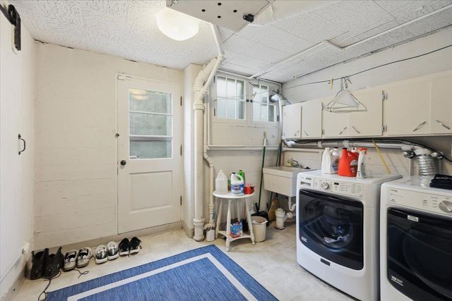 1228 E Overbluff Rd, Spokane, WA 99203