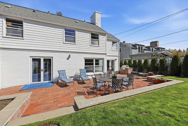 1228 E Overbluff Rd, Spokane, WA 99203