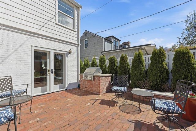 1228 E Overbluff Rd, Spokane, WA 99203