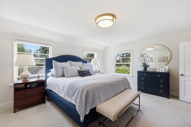 1228 E Overbluff Rd, Spokane, WA 99203