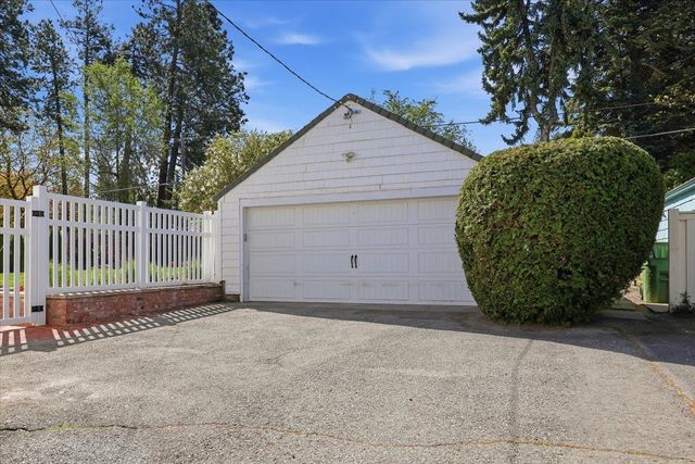 1228 E Overbluff Rd, Spokane, WA 99203