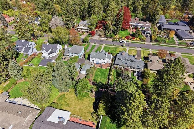 1228 E Overbluff Rd, Spokane, WA 99203